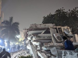 Hindistan’da 4 Katlı Bina Çöktü: 3 Ölü