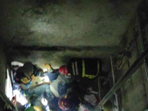 Asansör Boşluğuna Düşen İşçi Yaralandı, İş Arkadaşları Sinir Krizi Geçirdi