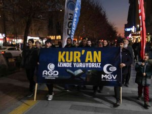 Agd’li Gençler, İ̇sveç’te Kur’an’ın Yakılmasına Tepki Gösterdi