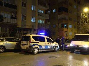 Karısını Önce Eşarpla Boğmaya Çalıştı, Sonra Bıçakla Boğazını Kesti