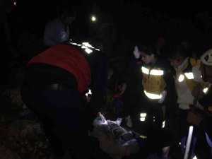 Kayalıklardan Düşen Adam 2 Saat Sonunda Kurtarıldı