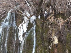 Arpet Şelalesi Kısmen Buz Tuttu
