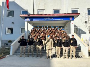 Annelerin El Örmesi Çorapları Mehmetçik’e Ulaştırıldı