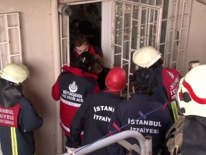 Avcılar’da Mahsur Kalan Yaşlı İki Hasta Yaşlıyı İtfaiye Kurtardı
