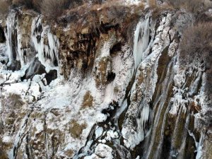 Girlevik Şelalesi Dondu, Görenler Hayran Kaldı