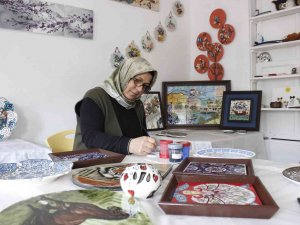 Çini Ustası Yetiştirebilmek İçin 56 Yaşından Sonra Liseye Başladı