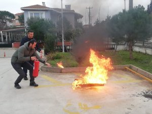 Biga İ̇tfaiyesi’nden Yangın Eğitimi Ve Tatbikatı