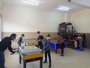 Öğrenciler, Kış Okulu’nda Hem Öğreniyor, Hem Eğleniyorlar