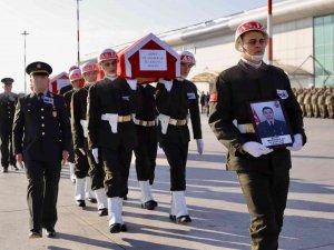 Şehit Olan Askerlerin Cenazeleri Ağrı’dan Memleketlerine Uğurlandı
