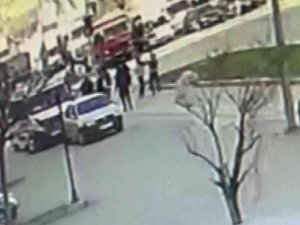 Kaza Yapan İki Sürücünün Tekme Tokat Kavgası Kamerada