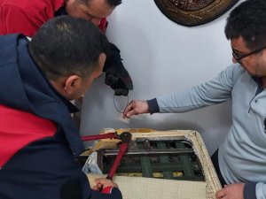 Yaramaz Kedi İtfaiyeyi Seferber Etti