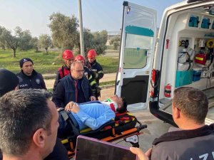 Halk Otobüsü İle Otomobil Çarpıştı: 1 Ölü, 4 Yaralı