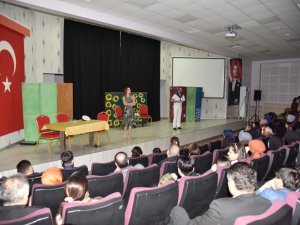 Çocuklar Aileleriyle Birlikte Tiyatro Keyfi Yaşadı