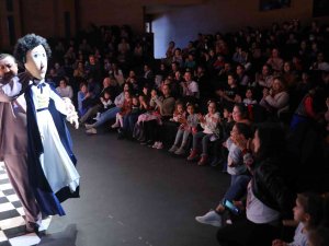 Antalya’da Çocuklar Tiyatro Dolu Bir Tatil Geçiriyor