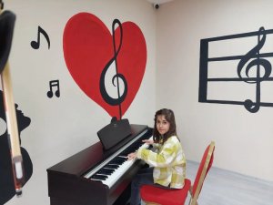 Çocuklar Müzik Kursunda