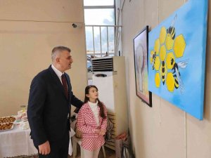 10 Yaşındaki Deren, Resim Sergisi Açtı