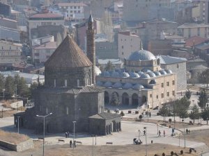 Kars Vadisi Yerli Ve Yabancı Turistlerden Yoğun İlgi Görüyor