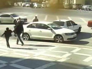 El Freni Çekilmeyen Otomobil Kazaya Neden Oldu