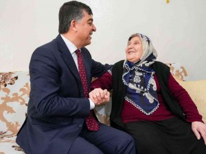 Yaşlıların Yüzü Vefa Ziyaretleri İle Gülüyor