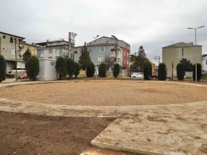 Esentepe’de Çocuklarını Parka Gönderen Ailelerin İçine Su Serpecek Uygulama