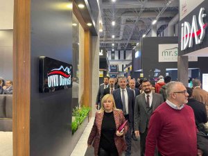 Başkan Çopuroğlu Kayserili Mobilyacıları Yalnız Bırakmadı