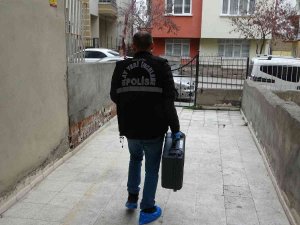 Polis Camı Kırıp Hayat Kurtardı