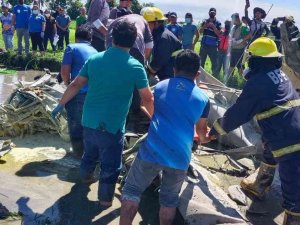 Filipinler Hava Kuvvetlerine Ait Uçak Tarlaya Düştü: 2 Ölü