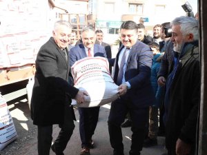 Develi Belediyesi’nden Çiftçilere Gacer Tohumu Desteği