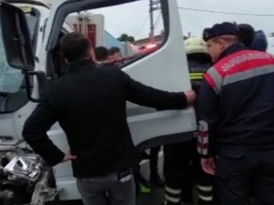 Beton Pompası İle Kamyon Kafa Kafaya Çarpıştı:1 Yaralı