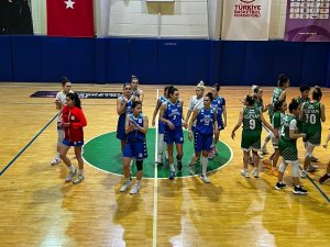 İ̇zmit Perileri Kıyasıya Mücadelede Liderliğe Yükseldi