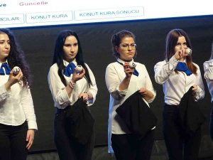 Bursa’da Toki̇ Kura Heyecanı...salon Doldu Taştı