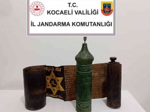 Kocaeli’de Ceylan Derisi Üzerine İ̇branice Yazılmış Tevrat Ele Geçirildi