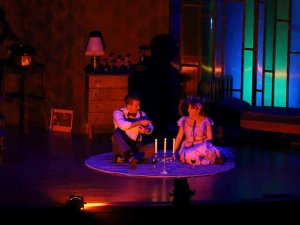 “Sırça Kümes” Tiyatro Oyunu Nevü’de Sahnelendi