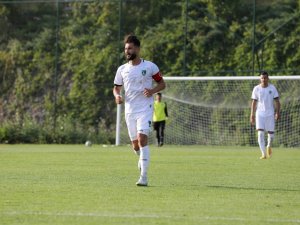 Kaptan Başladığı Sezonda Önce Kaptanlığından Sonra Sözleşmesinden Oldu