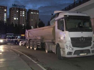 Yaya Geçidinde Hafriyat Kamyonunun Ezdiği Kadın Hayatını Kaybetti