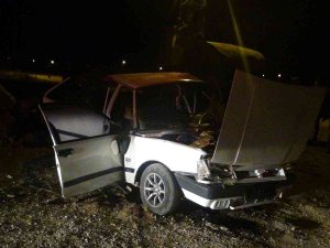 İ̇ki Araç Çarpıştı, Otomobil Kağıt Gibi Ezildi: 5 Yaralı