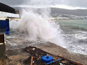 Denizlerde Fırtına Uyarısı