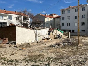 Metruk Ev Mahalleliyi Tedirgin Ediyor