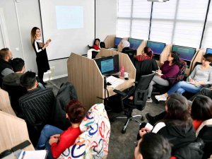 Mercek Kursları İle Ön Muhasebe Öğreniyorlar