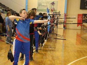 Denizli’de Okçular 2023’ün İlk Atışını Yaptı