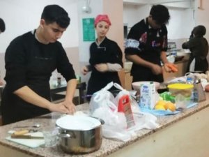 Öğrenciler Kendi Aralarında Yemek Yarışması Düzenledi