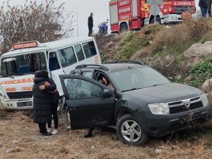 Çarpışan Araçlar Tarlaya Uçtu: 7 Yaralı