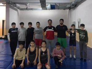 Osmaneli’de Miniklere Güreş Eğitimi