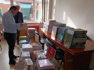Öğrencilere Destek Kitapları Dağıtıldı