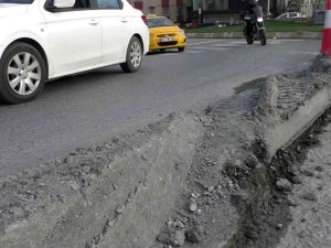 Sultangazi’de İ̇bb’nin Yaptığı Beton Refüj Kazalara Neden Oldu