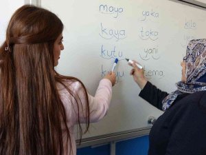 Yüksekovalı Kadınlardan ’Okuma Yazma Seferberliğine’ Yoğun İlgi