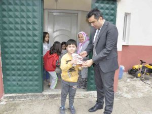 Milli Eğitim Müdürü Gümüş Öğrencilere Kitap Hediye Etti
