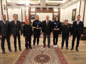 Şampiyon Boksörler Elazığ’da