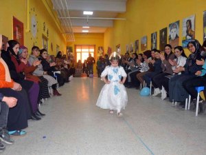 Atık Malzemelerden Üretilen Kıyafetler Görücüye Çıkarıldı