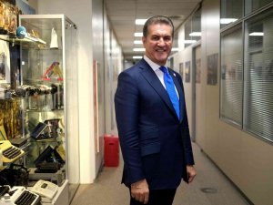 Tdp Genel Başkanı Mustafa Sarıgül’den İ̇sveç Başbakanı’na İ̇ncil Hediyesi